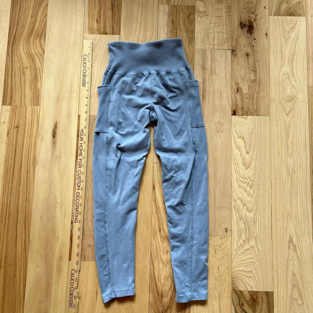 Light Blue Leggings with High-Rise Waistband and Stretchy Fit